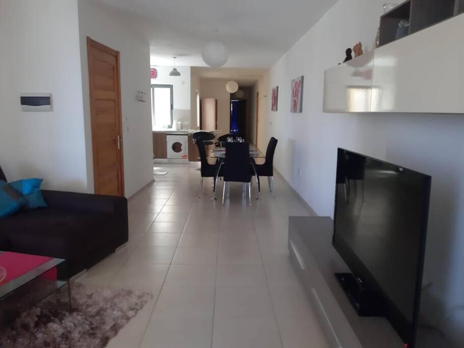Lovely Two Bedroom Apartment St. Paul's Bay Exterior photo
